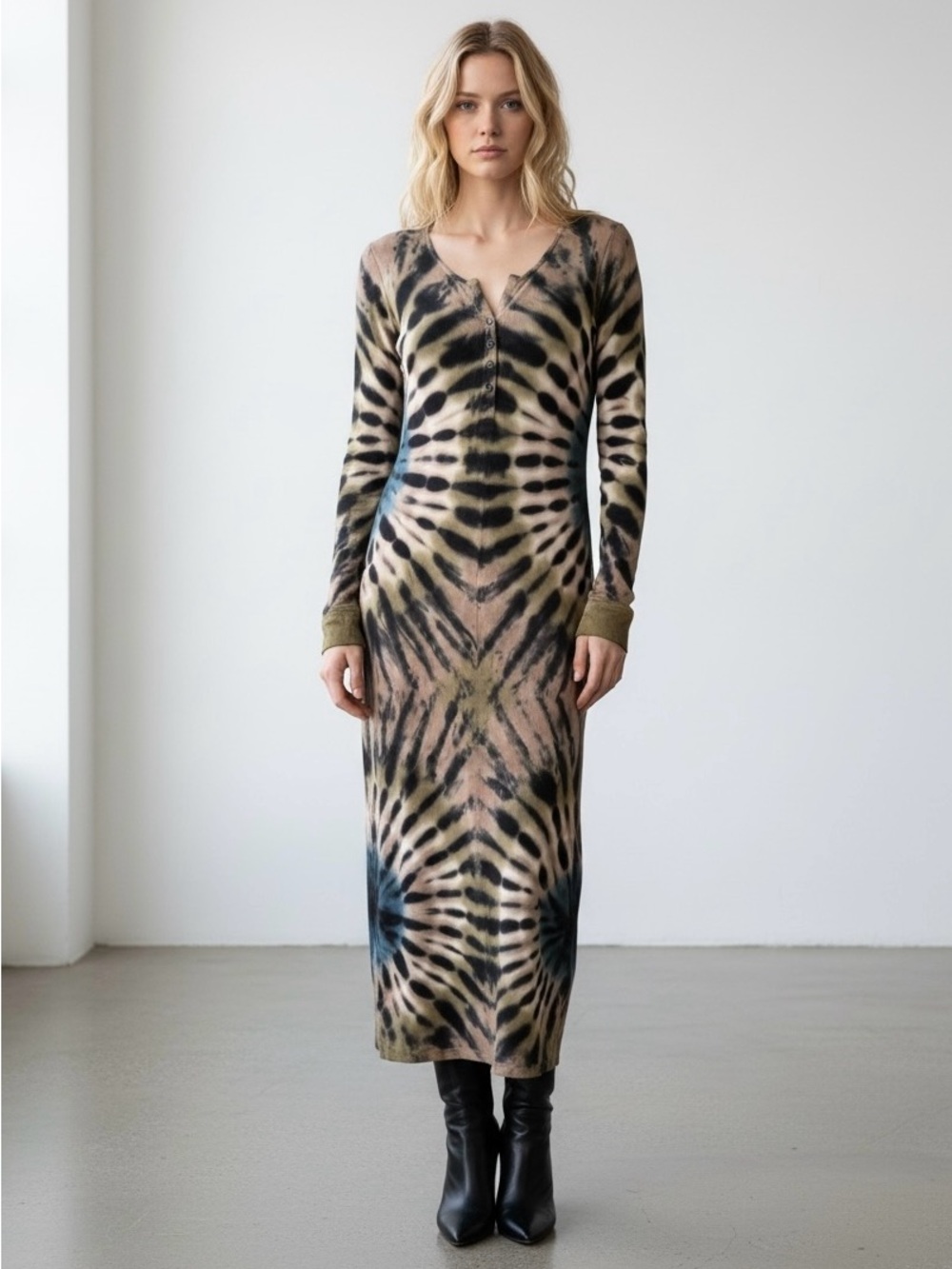 YFB Tie-Dye Long Sleeve‎ V-Neck Maxi Dress
